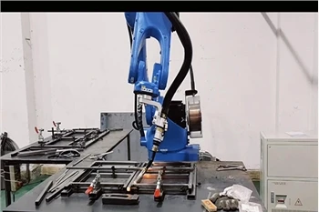 De ce să alegeți roboți pentru a suda mobilierul? Doar un punct -- Performanț...